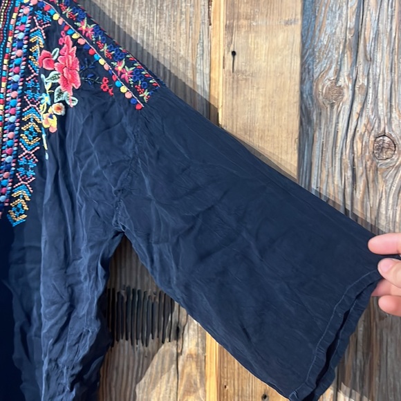 Johnny Was Tunic navy blue floral blouse - Picture 2 of 6